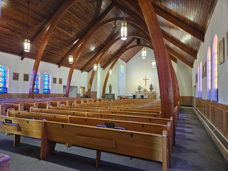 More Photos Of 5000 Fergus Rd, Saint Charles Religious Facility For Sale
