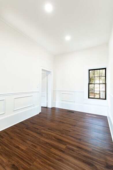 More Photos Of 125 S Milledge Ave, Athens Office Residential For Lease