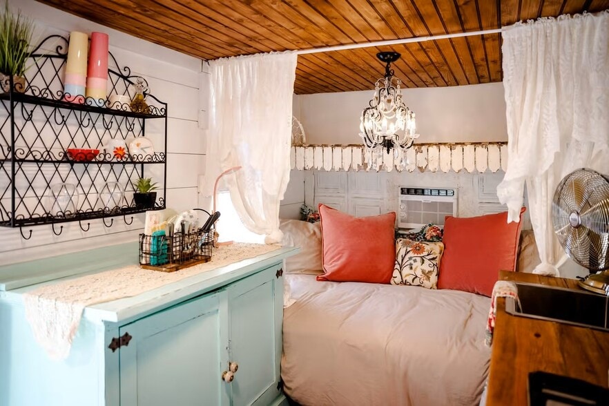 More Photos Of 38 Camp Ultima Blvd, Franklin Hospitality For Sale
