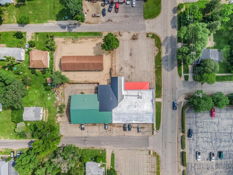 More Photos Of 600 N Clark St, Albion Auto Dealership For Sale