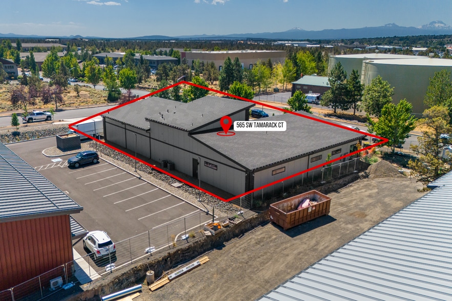More Photos Of 565 SW Tamarack Ct, Redmond Warehouse For Lease