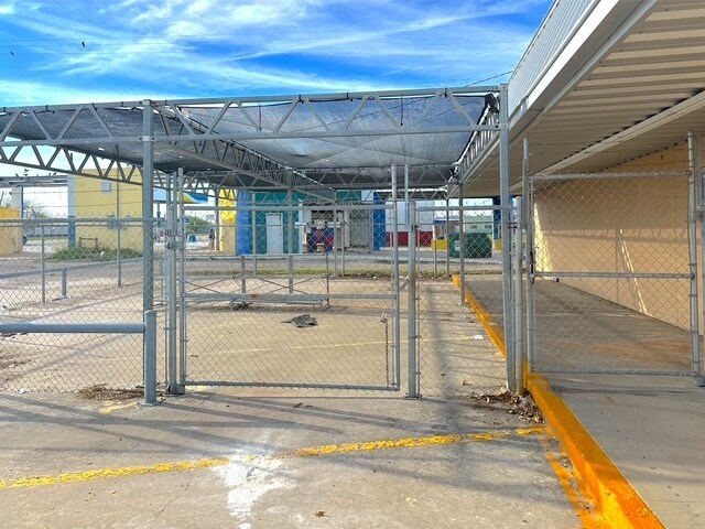 More Photos Of 616 US Highway 181, Taft Freestanding For Sale