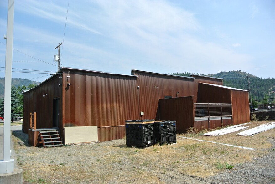 More Photos Of 2 S Division St, Kellogg Restaurant For Sale