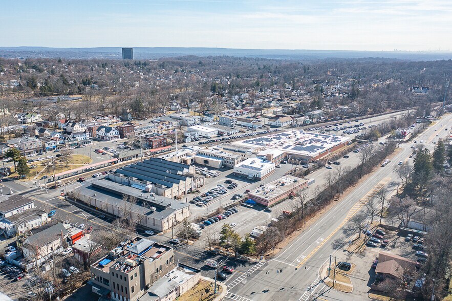 More Photos Of 12 E Dexter Plz, Pearl River Warehouse For Lease