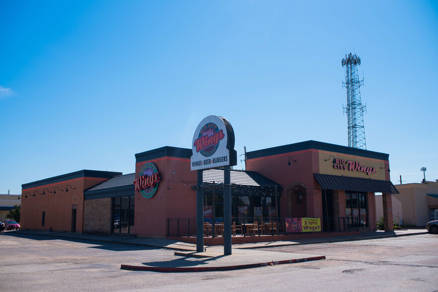 Primary Photo Of 5402 Hwy 6 N, Houston Restaurant For Lease