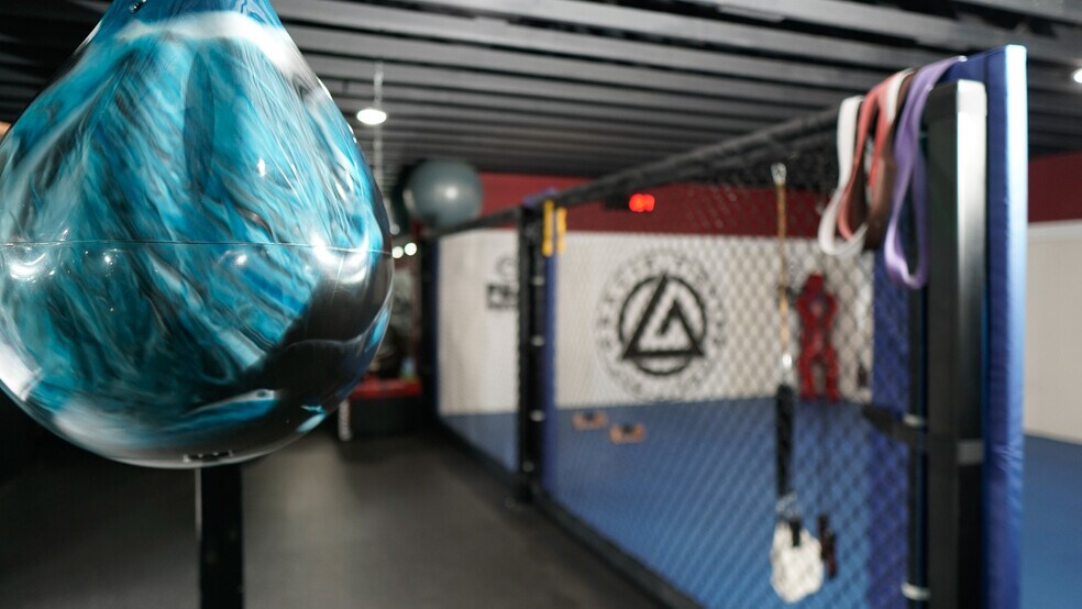 More Photos Of 3508 S Manhattan Ave, Tampa Health Club For Sale