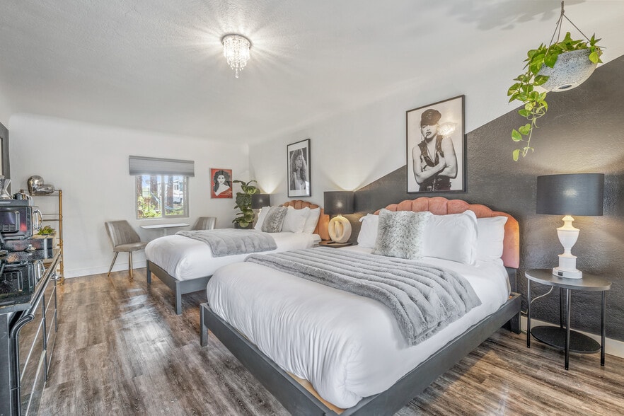More Photos Of 1175 2nd St SE, Bandon Hotel For Sale