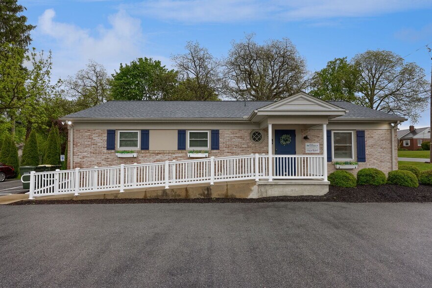 More Photos Of 825 Eden Rd, Lancaster Medical For Sale