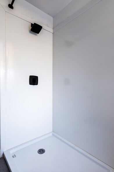 More Photos Of 744 E Walnut St, Pasadena Office Residential For Sale