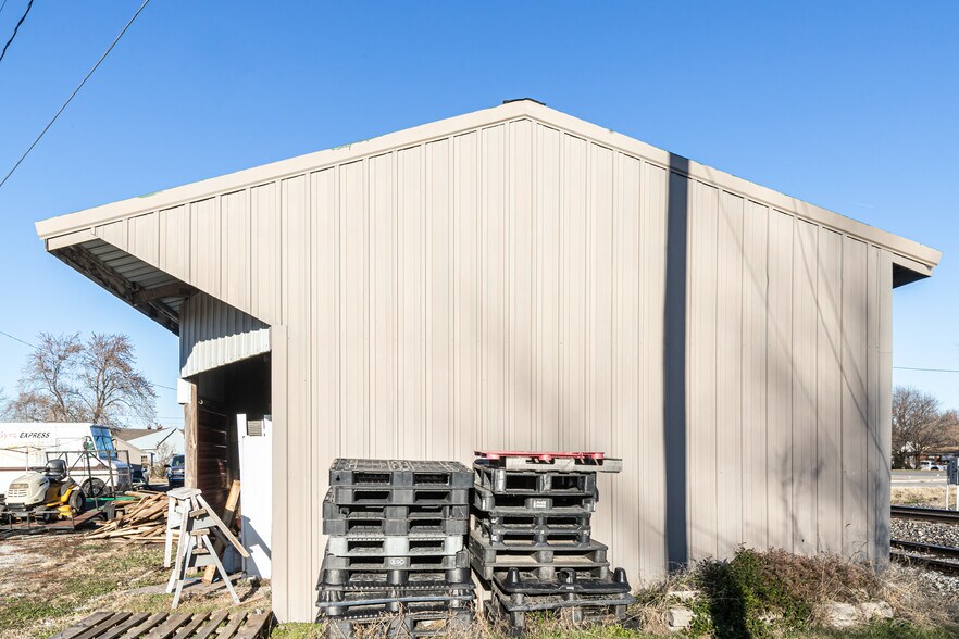 More Photos Of 122 E High St, Marshall Manufacturing For Sale