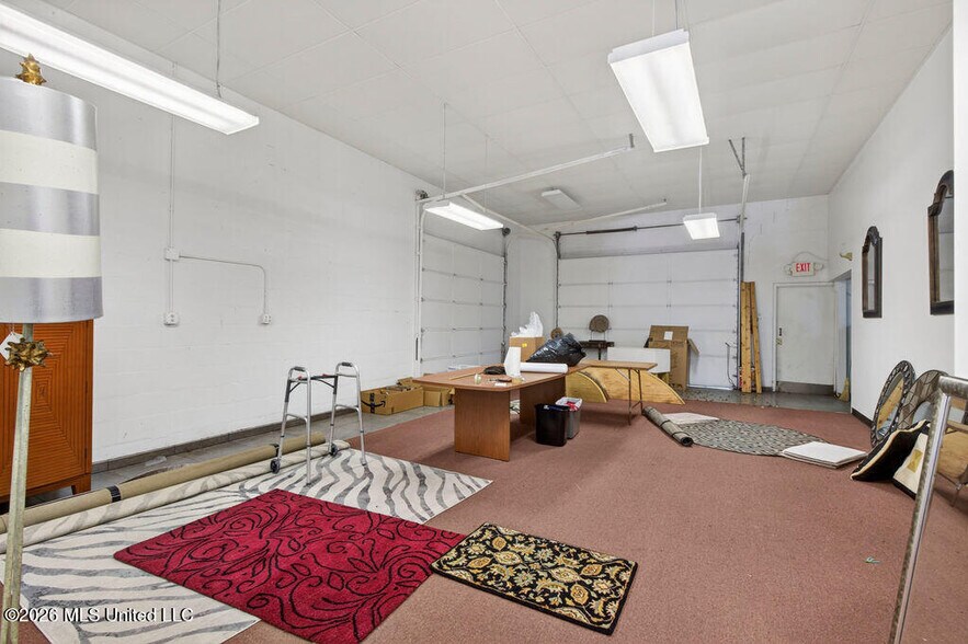 More Photos Of 2005 Government St, Ocean Springs Flex For Lease