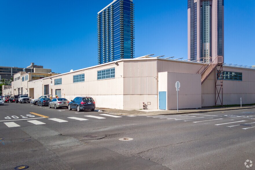 More Photos Of 670 Auahi St, Honolulu General Retail For Lease