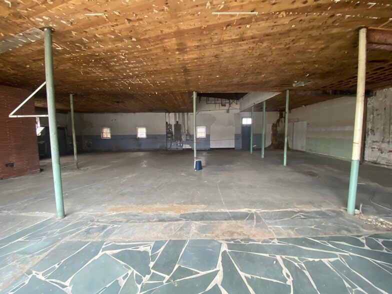 More Photos Of 100 S Water St, Elizabeth City General Retail For Sale