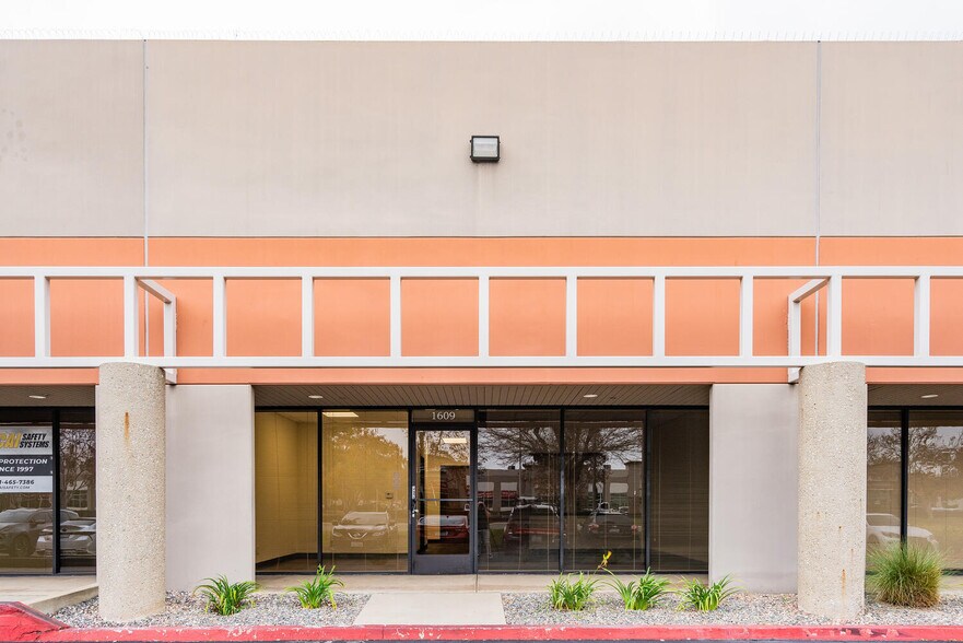 More Photos Of 1609 S Grove Ave, Ontario Warehouse For Lease