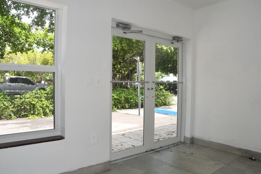 More Photos Of 1920 SW 22nd St, Miami Medical For Lease