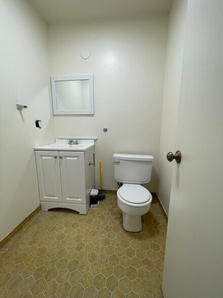 More Photos Of 200 Valley Dr, Brisbane Light Manufacturing For Lease