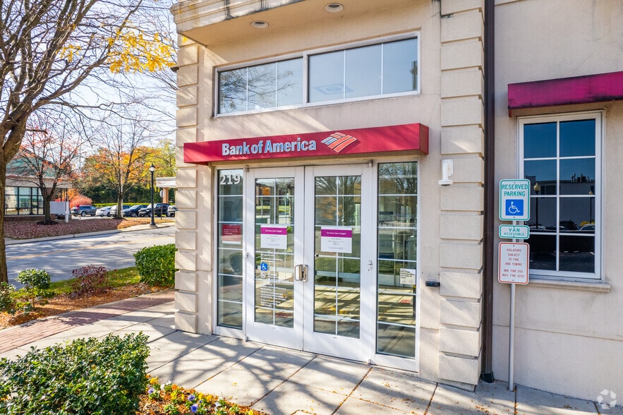 More Photos Of 217 E Lancaster Ave, Wayne Bank For Lease