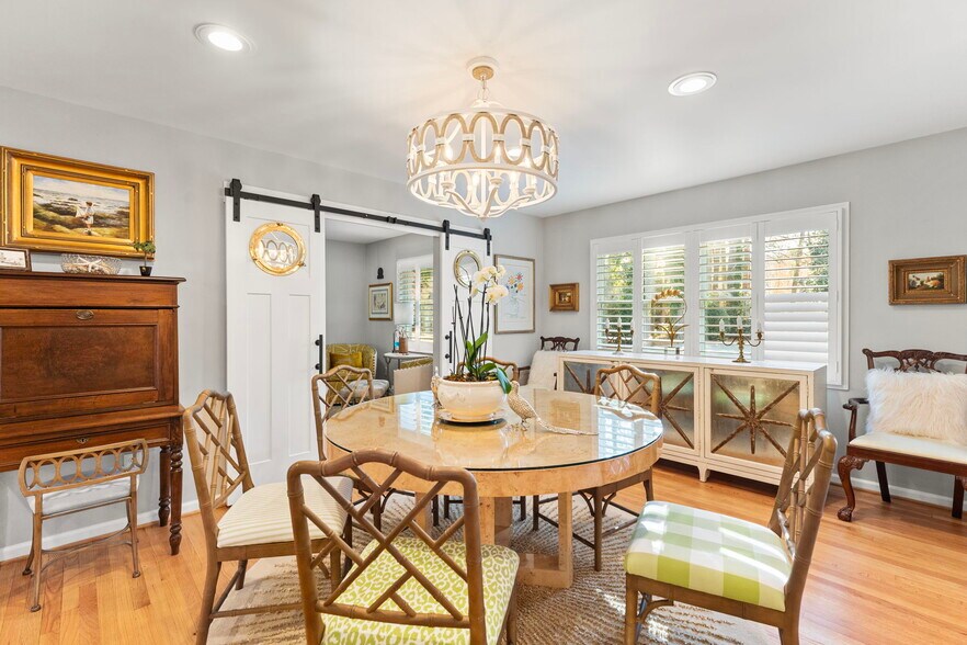 More Photos Of 97 Currell Cove Ln, White Stone Specialty For Sale