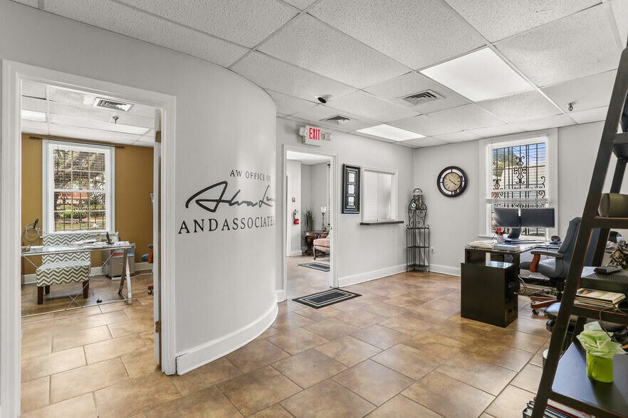 More Photos Of 309 Goode St, Houma Showroom For Sale