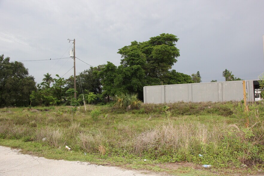 More Photos Of , North Fort Myers General Retail For Sale