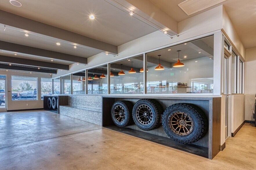 More Photos Of 3120 E Bell Rd, Phoenix Auto Dealership For Sale