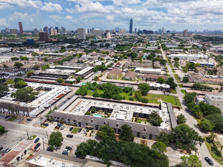 Primary Photo Of 3015 Greenridge Dr, Houston Apartments For Sale