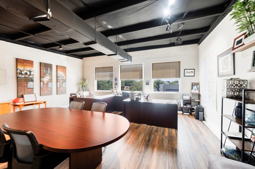 More Photos Of 5405 Taylor Rd, Naples Showroom For Sale