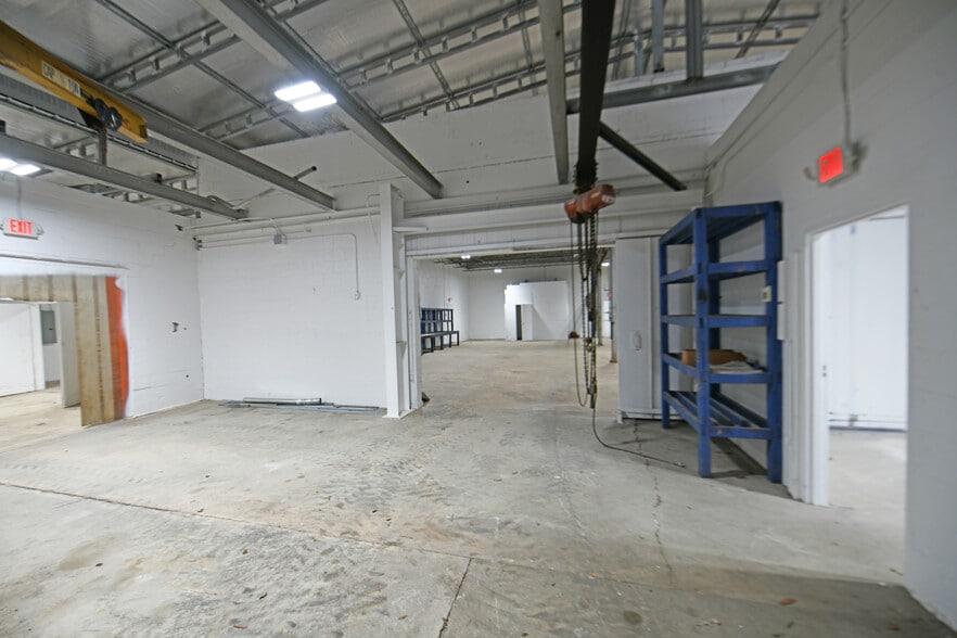 More Photos Of 205-207 Ginn St, Greenwood Service For Sale