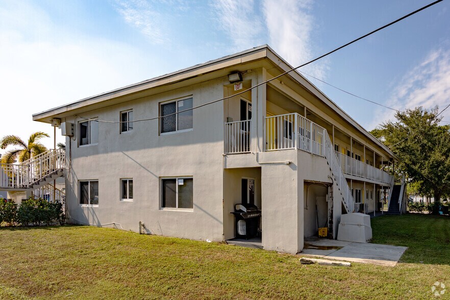 More Photos Of 2781 SW 2nd St, Fort Lauderdale Apartments For Sale