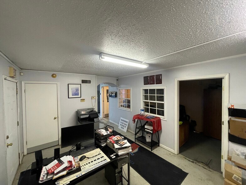 More Photos Of 1013 Bert St, La Place Warehouse For Sale