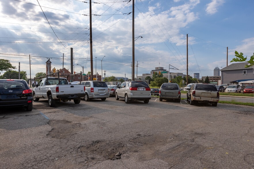 More Photos Of 1101 S East St, Indianapolis Auto Dealership For Sale