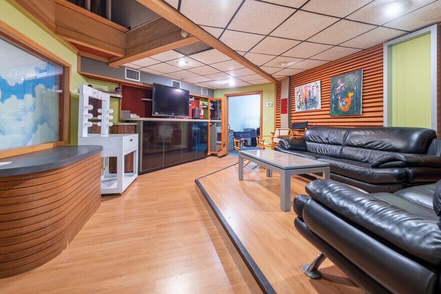 More Photos Of 15221 NE 21st Ave, Miami Warehouse For Sale