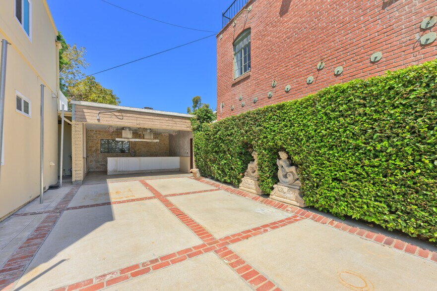 More Photos Of 208 Olive st, Santa Ana Multifamily For Sale