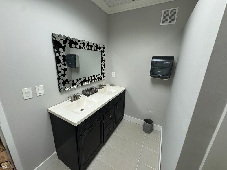 More Photos Of 901-925 Clint Moore Rd, Boca Raton Loft Creative Space For Sale