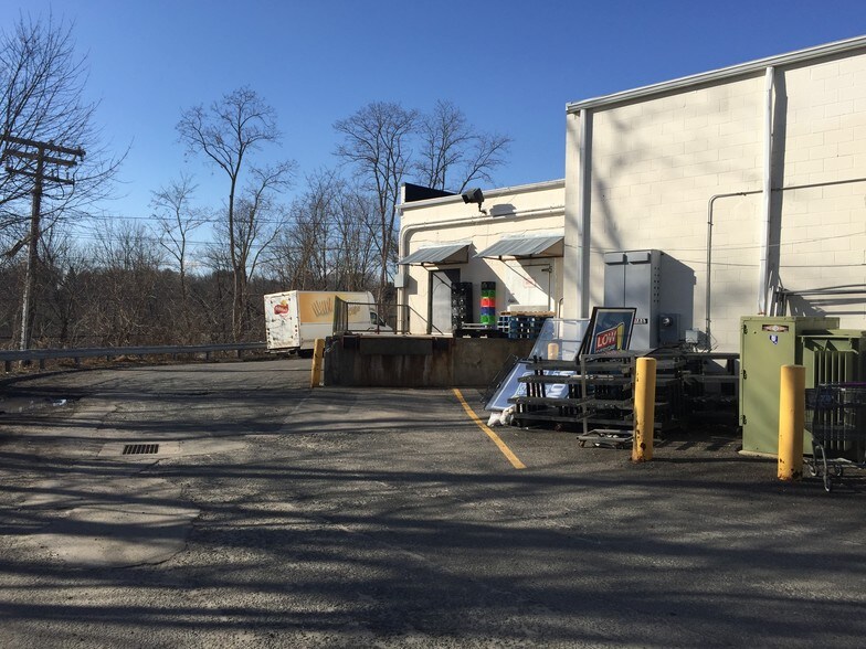 More Photos Of 331 West St, Litchfield General Retail For Lease