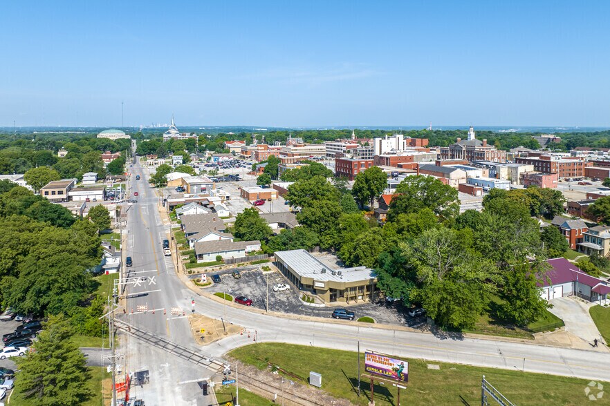 More Photos Of 136 E Walnut St, Independence Office For Lease