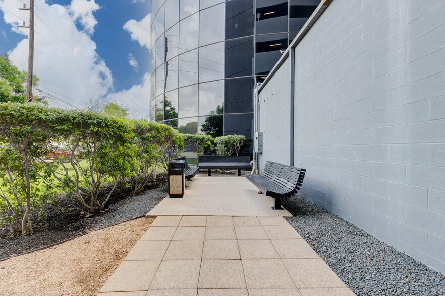 More Photos Of 1800 Bering Dr, Houston Office For Lease