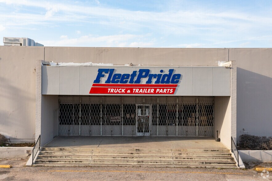More Photos Of 9133-9139 Wallisville Rd, Houston Manufacturing For Lease