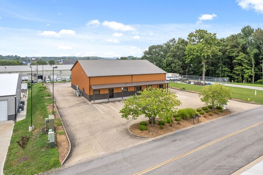 More Photos Of 219 Industrial Dr, Clarksville Warehouse For Lease