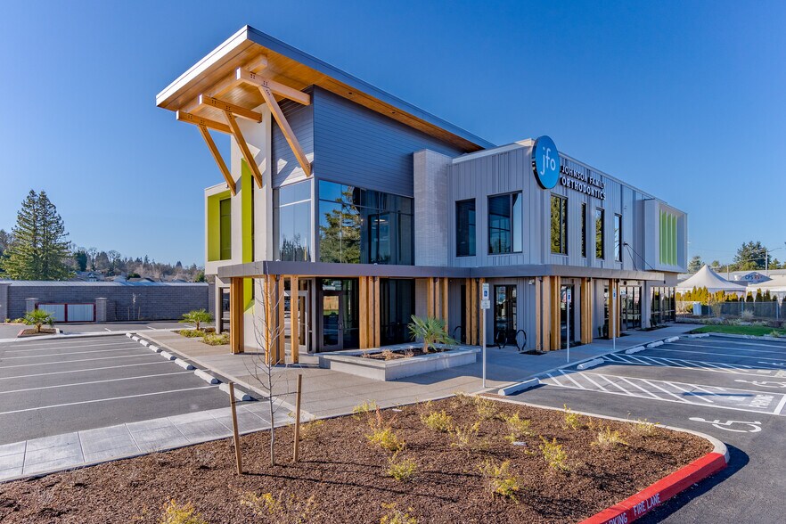 More Photos Of 5669 Commercial St SE, Salem Office For Sale