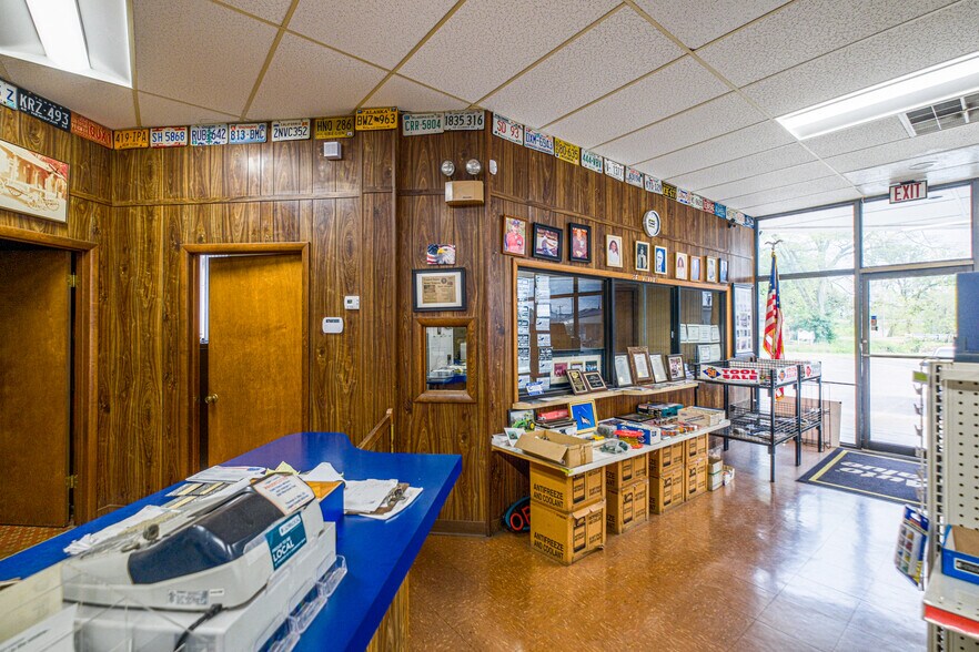 More Photos Of 100 Hopkinsville St, Russellville Freestanding For Sale