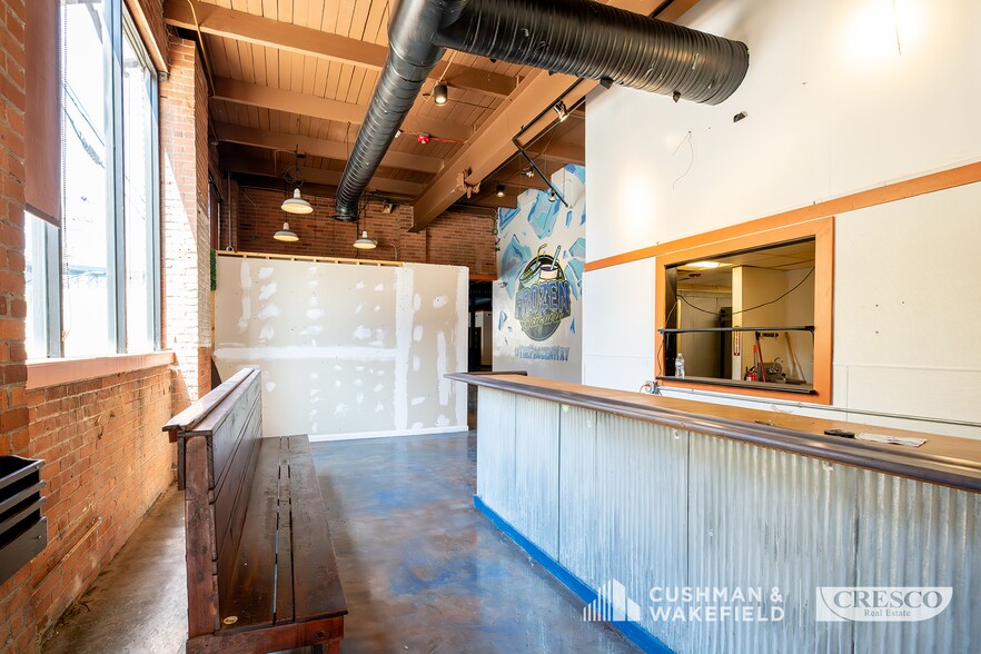 More Photos Of 1313 Old River Rd, Cleveland Freestanding For Lease
