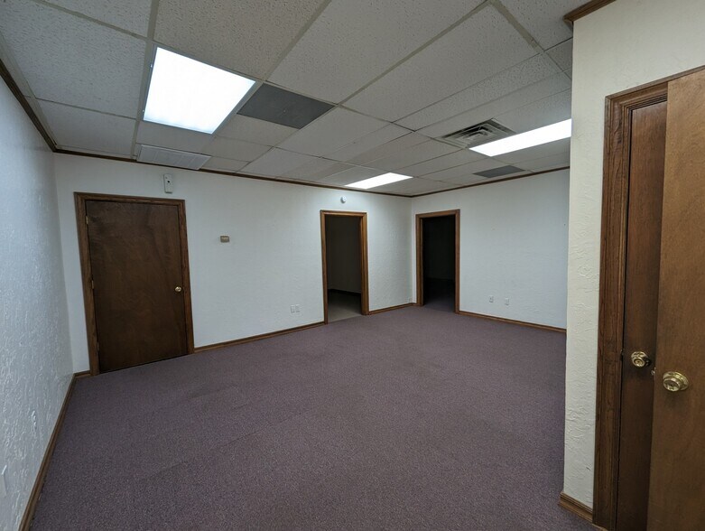 More Photos Of 1006 NW 47th St, Lawton Office For Sale