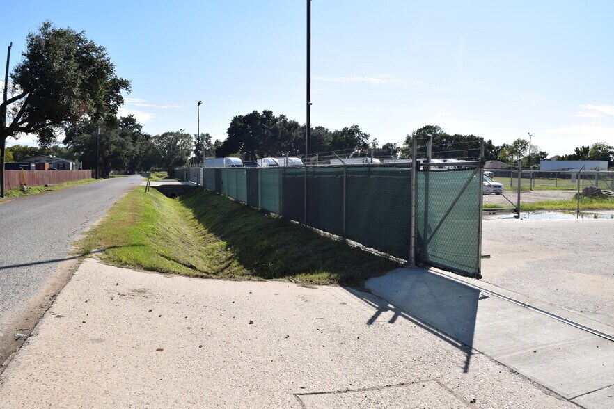 More Photos Of 12115 West Dr, Cypress Land For Lease