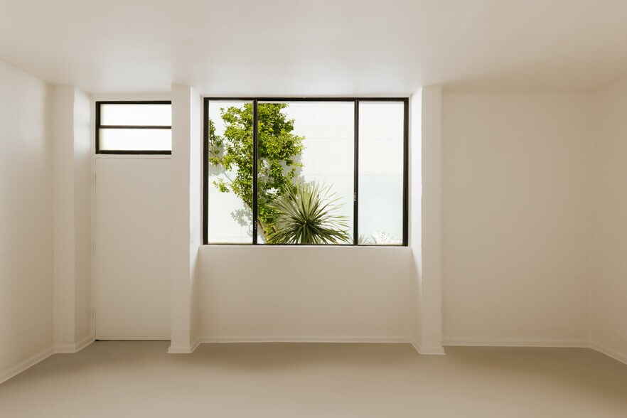 More Photos Of 2218 Pico Blvd, Santa Monica General Retail For Sale