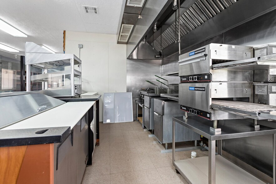 More Photos Of 5140 Gulfway Dr, Sabine Pass Restaurant For Sale