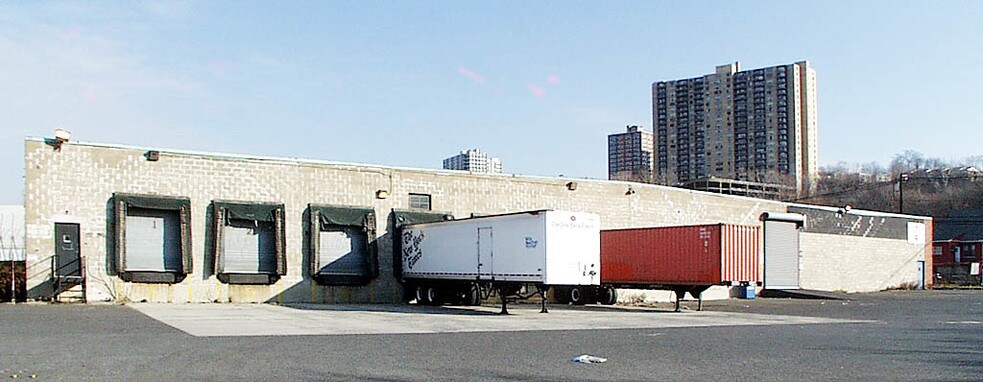 More Photos Of 5901 Tonnelle Ave, North Bergen Warehouse For Lease