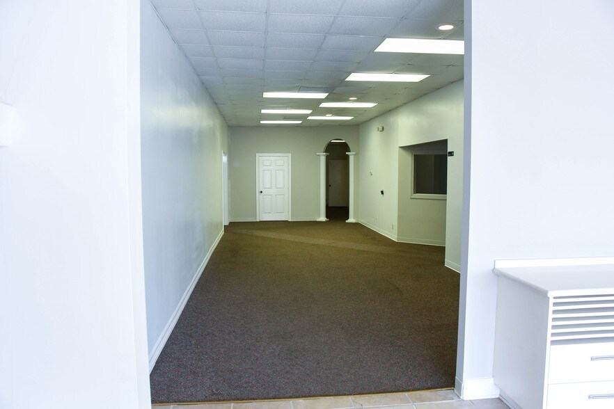 More Photos Of 7043 Satsuma Dr, Houston Warehouse For Lease