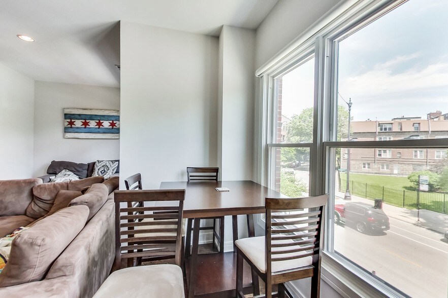 More Photos Of 2636 N Lincoln Ave, Chicago Apartments For Lease