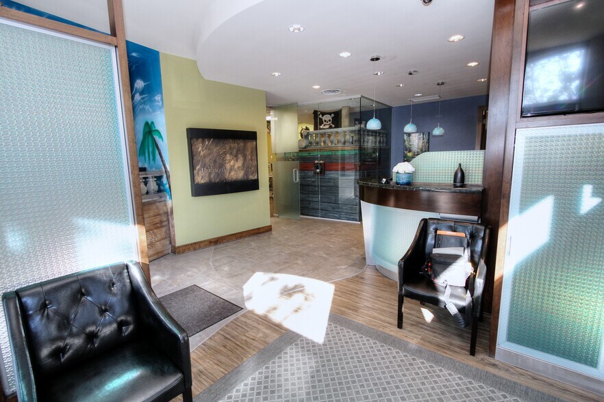 More Photos Of 5212 48 St, Red Deer Office For Sale